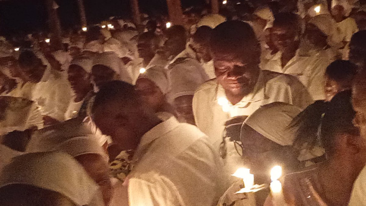 OKongowea's tweet photo. "Kusherehekea mwanga wa Kristo katika Misa ya Vigilia ya Pasaka — usiku wa tumaini, upyao na neema. 🌟 #catholic #ourladyoffatimakongowea #VigiliaYaPasaka #Amefufuka #Imani #Tumaini #Upya" https://t.co/KBlylfqBfF