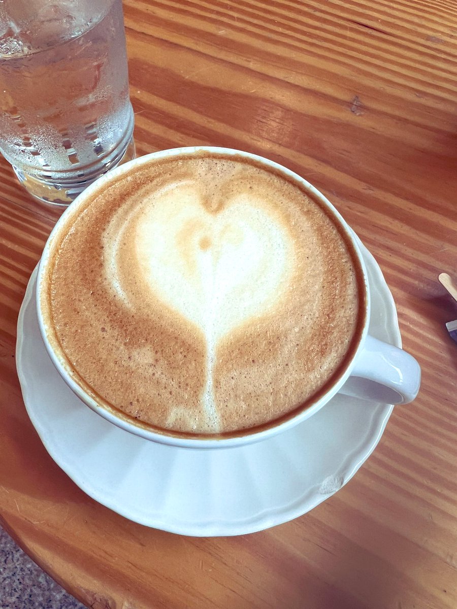 IamStephanieCa's tweet photo. Bendito sea el café de la Sierra Nevada ☕️❤️🏔️🌺🌿 #CoffeeLover #Minca #Easter https://t.co/TS56AHa199