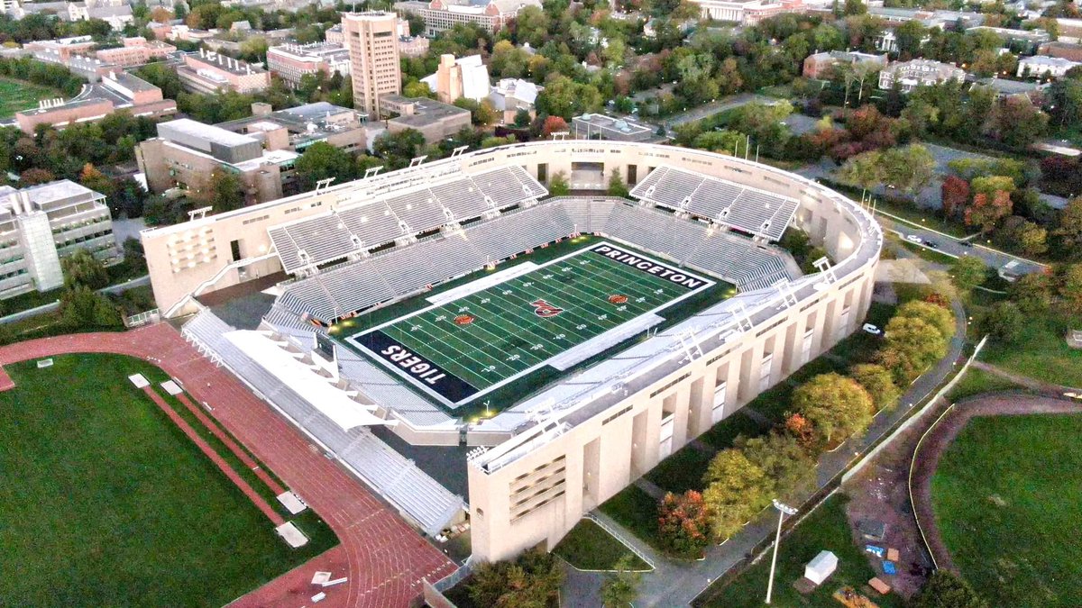College Football Campus Tour tweet media