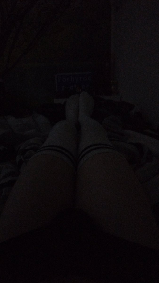 kwit_0's tweet photo. Hope you like my thighs :3 #femboy #femboys #thighs #thighhighs #femboytwitter https://t.co/2i27bjiDIj
