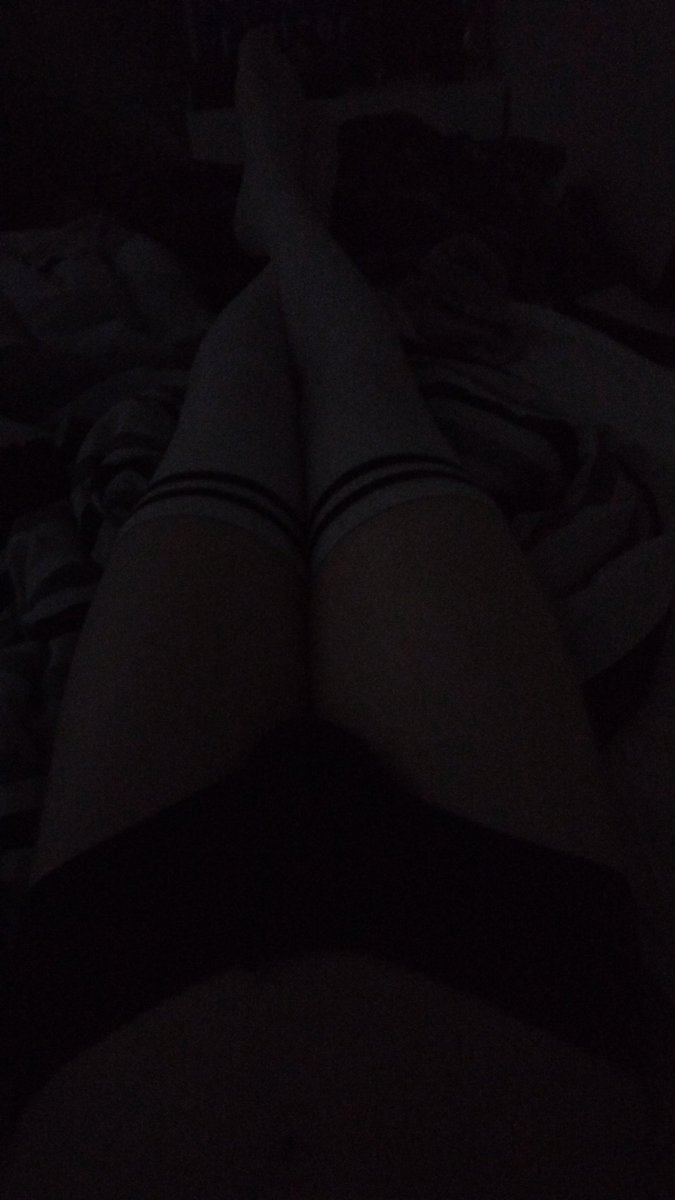 kwit_0's tweet photo. Hope you like my thighs :3 #femboy #femboys #thighs #thighhighs #femboytwitter https://t.co/2i27bjiDIj