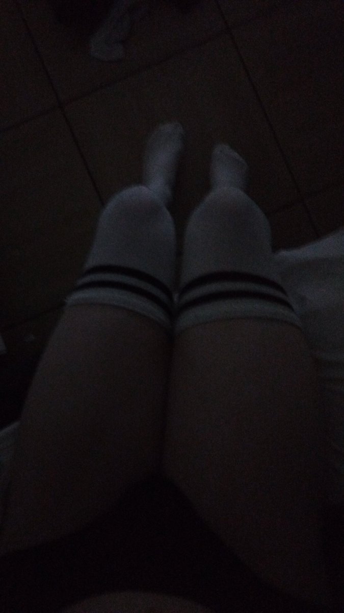 kwit_0's tweet photo. Hope you like my thighs :3 #femboy #femboys #thighs #thighhighs #femboytwitter https://t.co/2i27bjiDIj