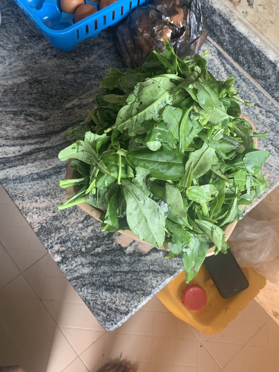 okere_chukwuma's tweet photo. Everyday, I get to see reasons why People prefers the market woman to help them slice their vegetables after buying it because of the last slide😭

#cbexscam #Davido #chioma #northen https://t.co/gQtN6m83ot