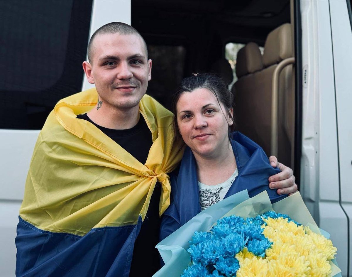 Ruslan and Margaryta Vynohrad — mother and son captured together at Azovstal — hadn’t seen each other in 3 years. Ruslan thought his mom had been exchanged long ago, kept writing her letters.

Today, they reunited… by chance, on the bus during the exchange. A moment beyond