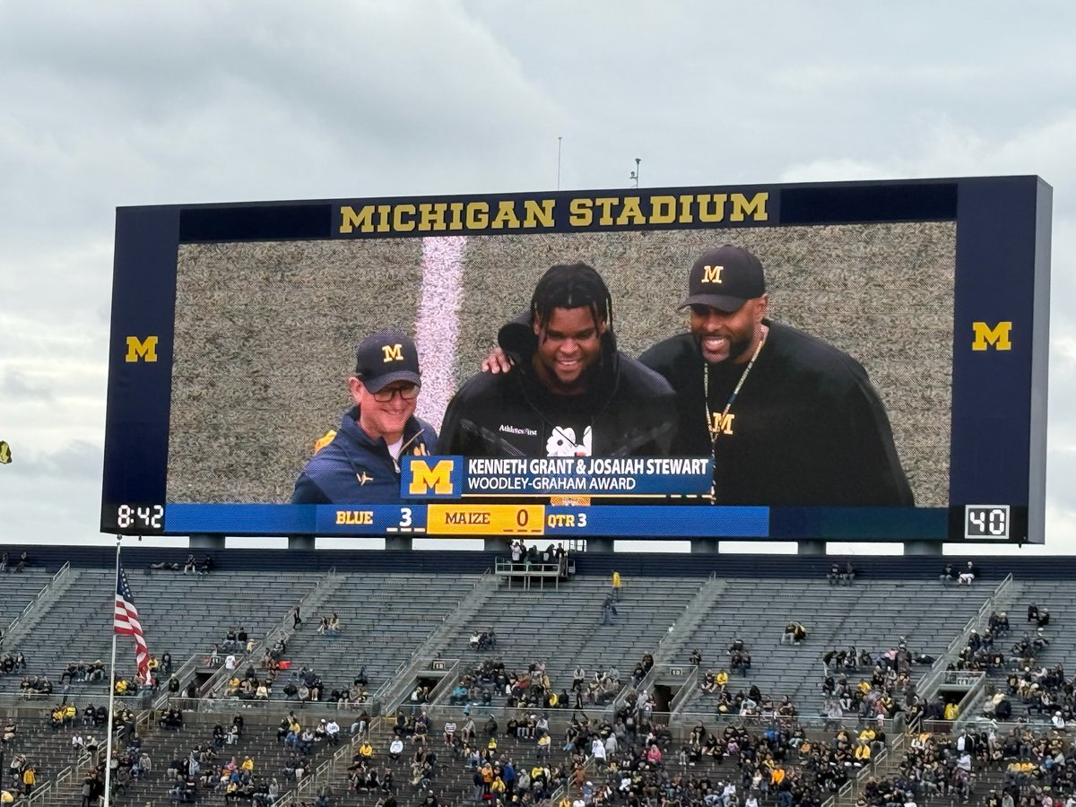 An honor to represent the U-M Club of Greater Detroit and help Coach Moore hand out the Football Awards at halftime of today’s Spring Game.

#GoBlue