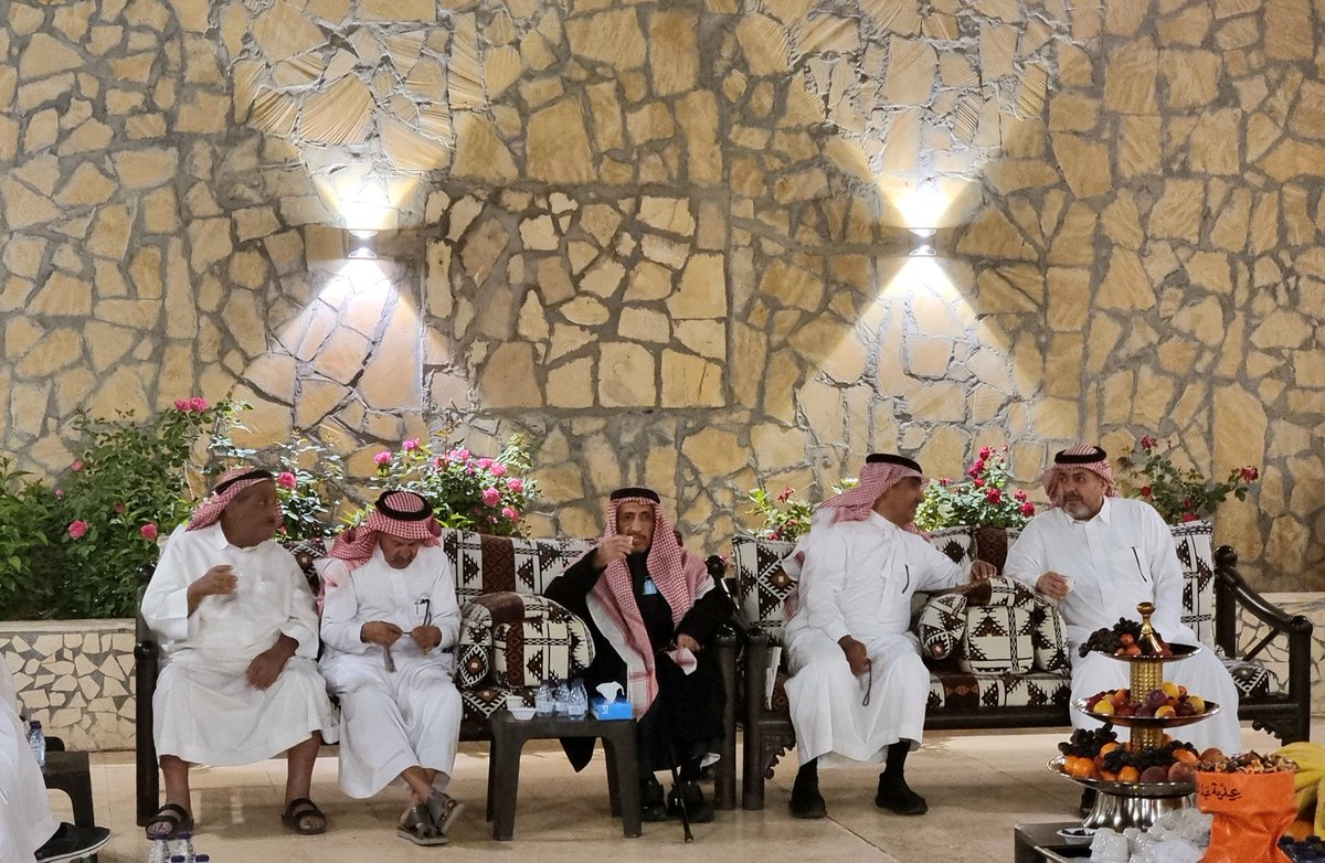 alharganksa's tweet photo. اجتمعت أسرتنا في لقائها الدوري بتاريخ ٢٠ شوال ١٤٤٦هـ، باستراحة خاصة شمال شرق الرياض، بتنظيم لجنة من شباب الأسرة،
وشهد الاجتماع إقبالاً من أفراد الأسرة رجالاً ونساءً، كباراً وصغاراً
مثمنين كل الإسهامات والجهود المبذولة لاجتماع الأسرة وترابطها
أدام الله على أسرتنا الألفة والمحبة https://t.co/IuwdTr2NLp