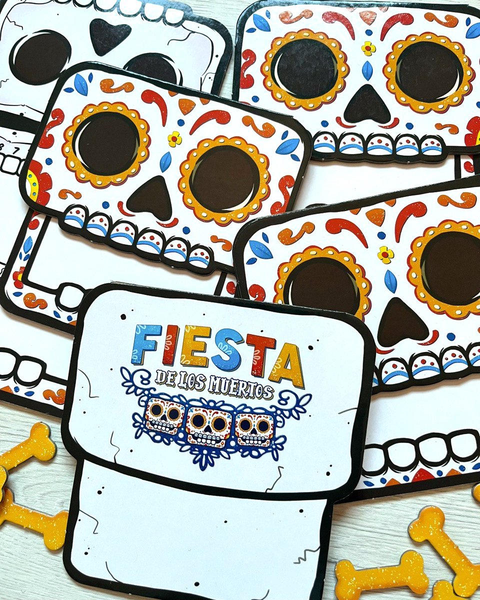 PlaySDGames's tweet photo. 🎉💀 ¡Fiesta de los Muertos! Da una palabra clave para que tus amigos adivinen el personaje. Cada turno, la palabra cambia, ¡y la diversión crece! 😆 

#fiestadelosmuertos #partygame https://t.co/mufgPKL1HV