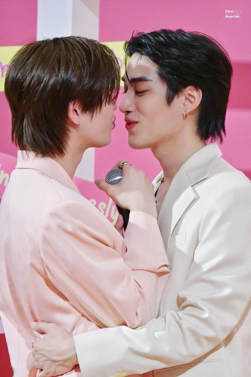 ubl_umbrella's tweet photo. 🌸✨ #TleFirst hoje no evento da marca 'it's SKIN'!
Entregaram doçura e beleza em tons de rosa! 💕 https://t.co/89M3dHsMCc