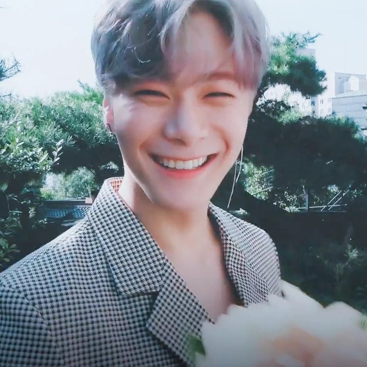 HesMineHandsOff's tweet photo. I miss your beautiful smile that would light up the room 💜 i woke up today knowing it was your anniversary and all I could do was cry. I hope you are up there smiling down on us all. I love you 💜

#MoonBinWeLoveYou https://t.co/2owM2Bvzey