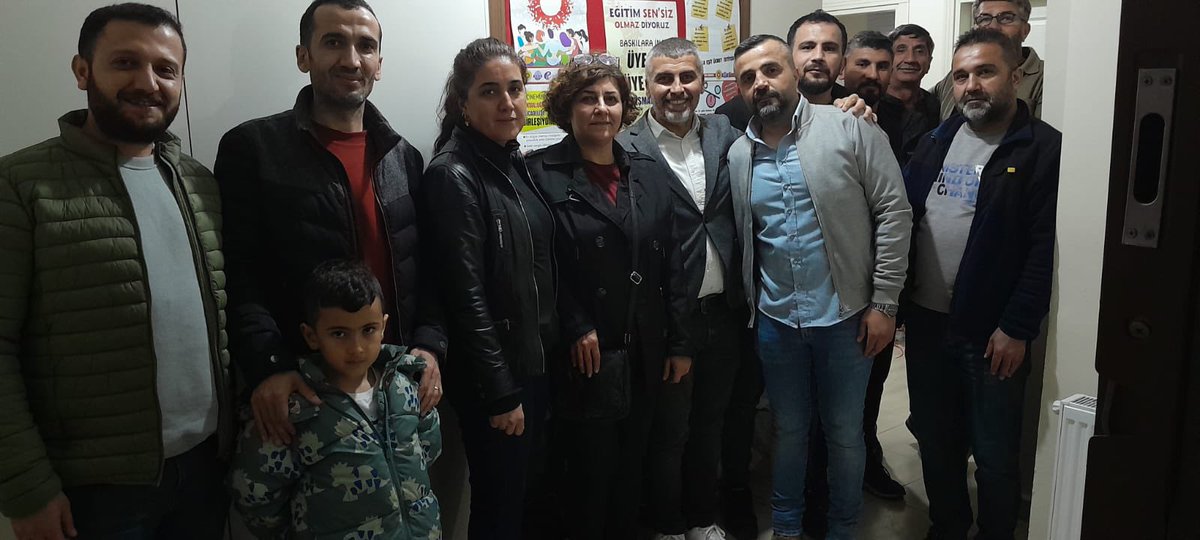 KozlkEgitimSen's tweet photo. Me avahiya xwe ya Hezo’yê vekir. Em spasiya hemû mêvan û endamên xwe yên ku beşdarî vekirinê bûne dikin.  
Kozluk Temsilcilik binamızı açılışını yaptık. Açılışa katılan tüm misafirlerimize ve üyelerimize teşekkür ederiz. https://t.co/cPQ2OB9ezS