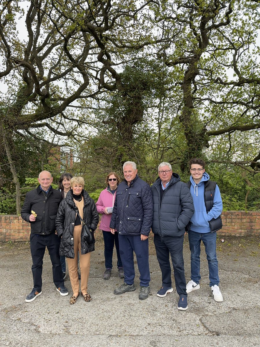 Great team out in Heswall today—lots of lovely conversations! ✅