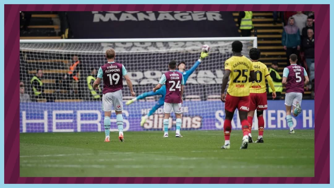 Fullfatmilk98's tweet photo. @LandL0rd03 @TheBurnleyWay Never touched it did he https://t.co/WjHfKvNhFZ