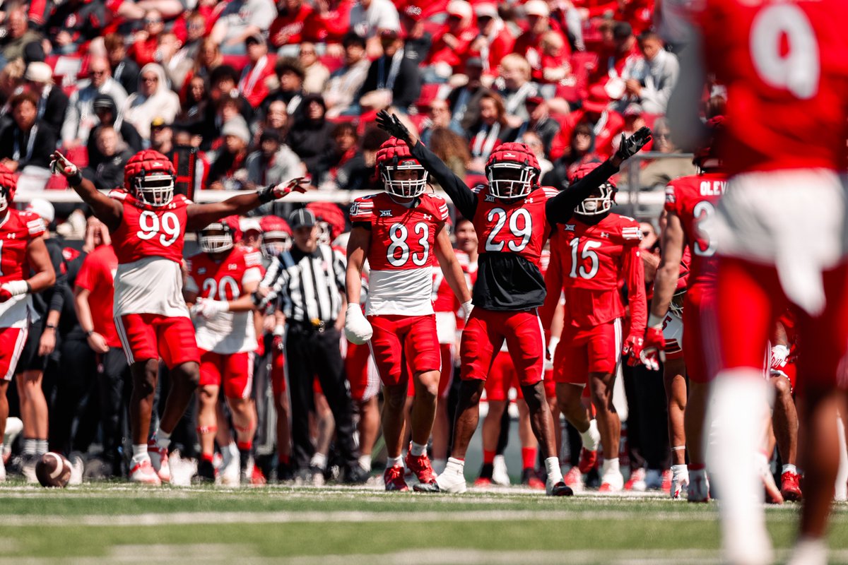 Utah_Football's tweet photo. Ready to get the second half started‼️🙌

#GoUtes https://t.co/Rb5ZcIYXNH