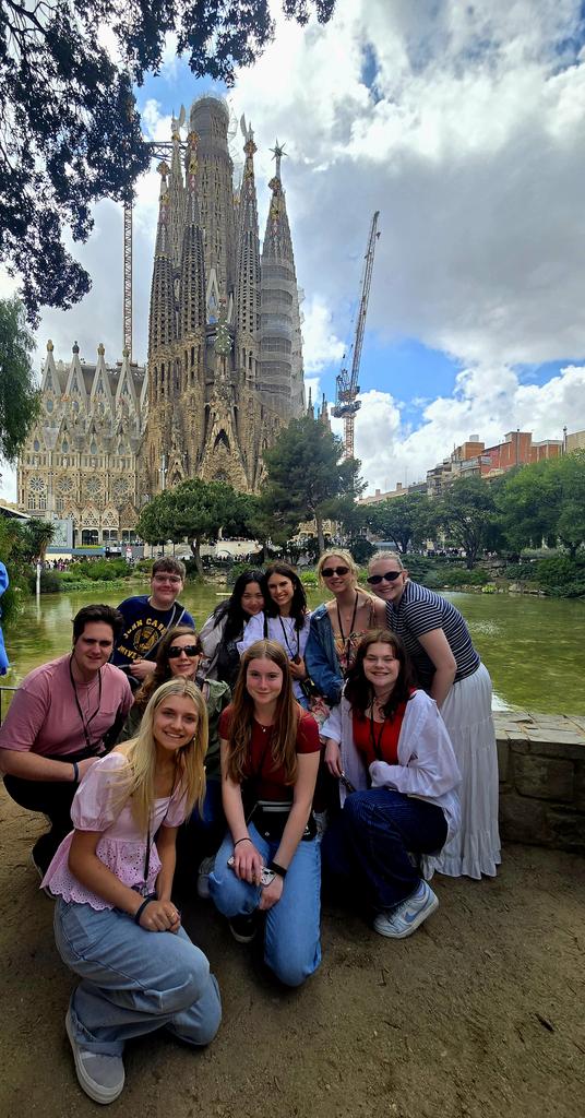 MmeMarsala's tweet photo. We finished our day with @sagradafamilia and a flamenco performance.  @AvonLakeSchools https://t.co/JeGonqFTZ7