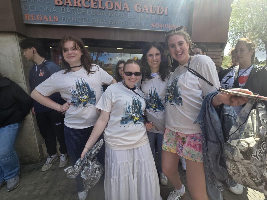 MmeMarsala's tweet photo. We finished our day with @sagradafamilia and a flamenco performance.  @AvonLakeSchools https://t.co/JeGonqFTZ7