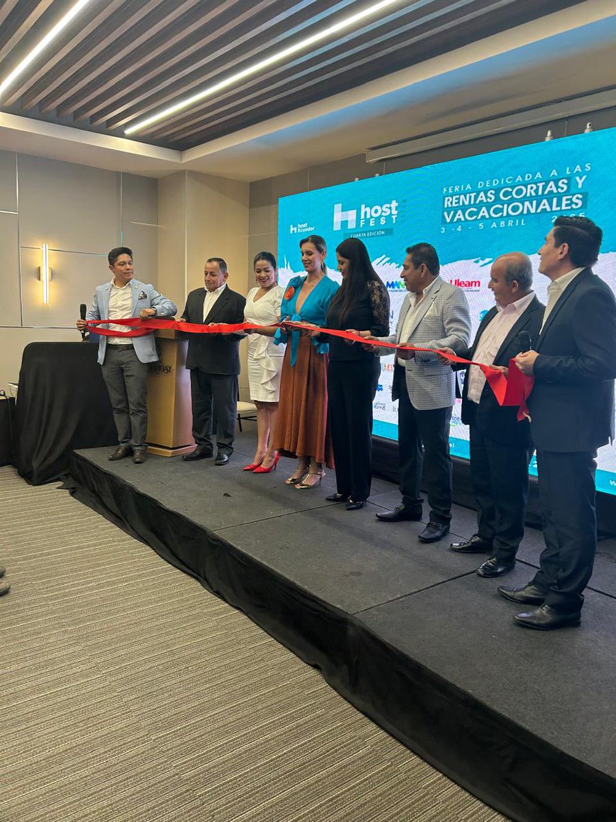 emoracisneros's tweet photo. #HostFest 4.0 una feria que marcó un hito para la industria del alojamiento en #Manta
Gracias alcaldesa Marciana y Ministra Silvana! 🇪🇨 https://t.co/yotFX3Nwvq