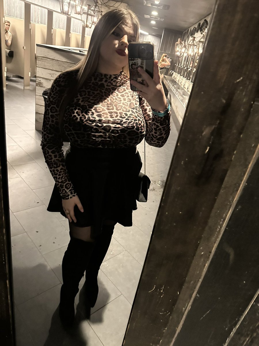 _libruhh's tweet photo. idk what goes harder - the fit or my love for you 🥵🩷🖤 https://t.co/2pvPH05w0c
