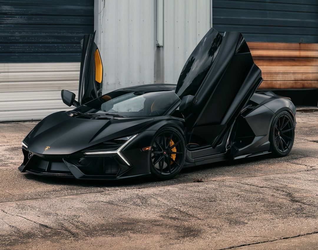 DailyLamboTM's tweet photo. All black Lamborghini Revuelto https://t.co/dQVW8McItk