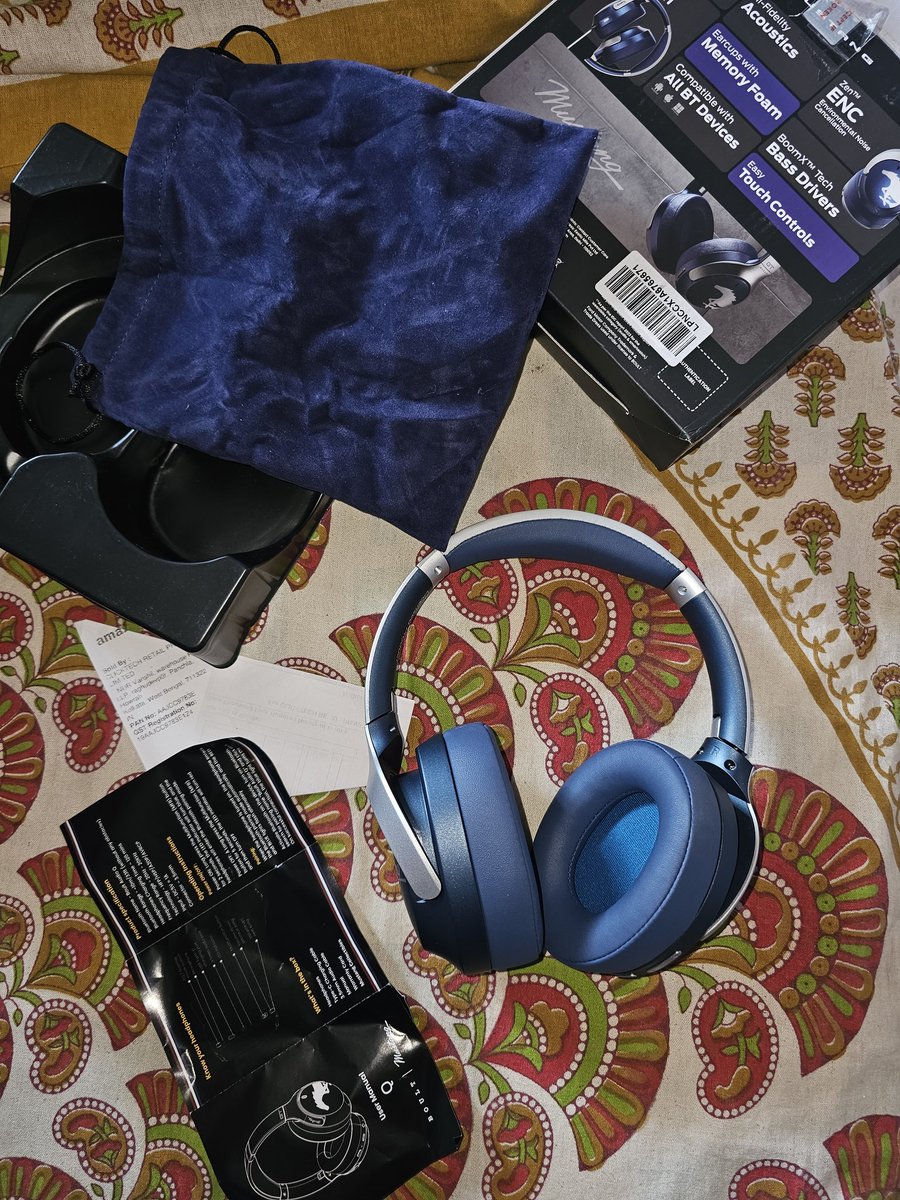 dgenerationnn's tweet photo. Pathetic order.
No charging cable, no audio cable, no mustang collectables.
Seller, U r a big time cheater.
And you guys at Amazon
Are you checking the products which customers are ordering through you?? Shame on you... No orders from Amazon from now on.
Cheaters. #amazonIN https://t.co/P6CFSI6Tor