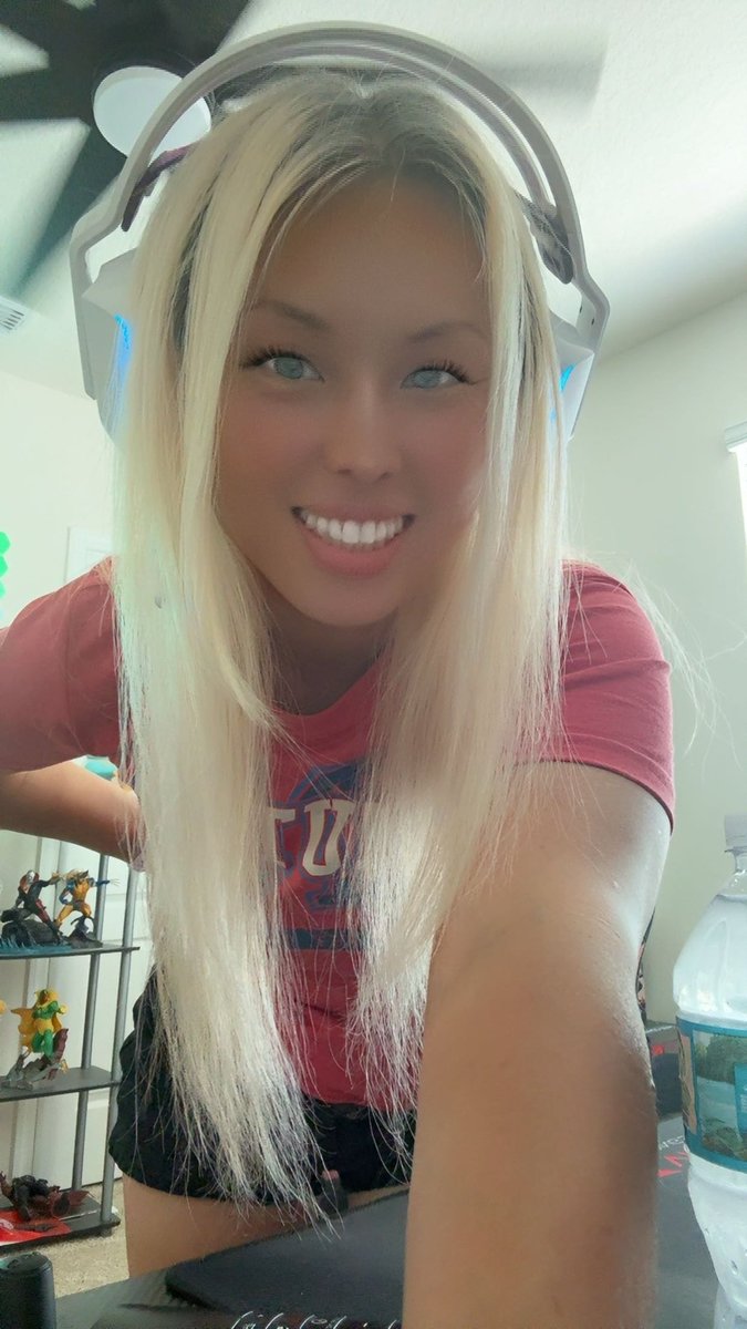 GamerGirlKitana's tweet image. #livestreaming on a #SaturdayStream it’s been a while 💕😂👀 #gamergirl #pcgamer #twitchstreamer #pcgamer