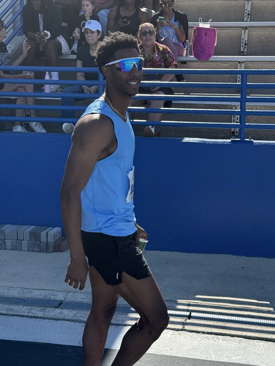 400m WORLD LEAD! 

44.15 from Christopher Robinson!! And he’s a hurdler?! 🤯