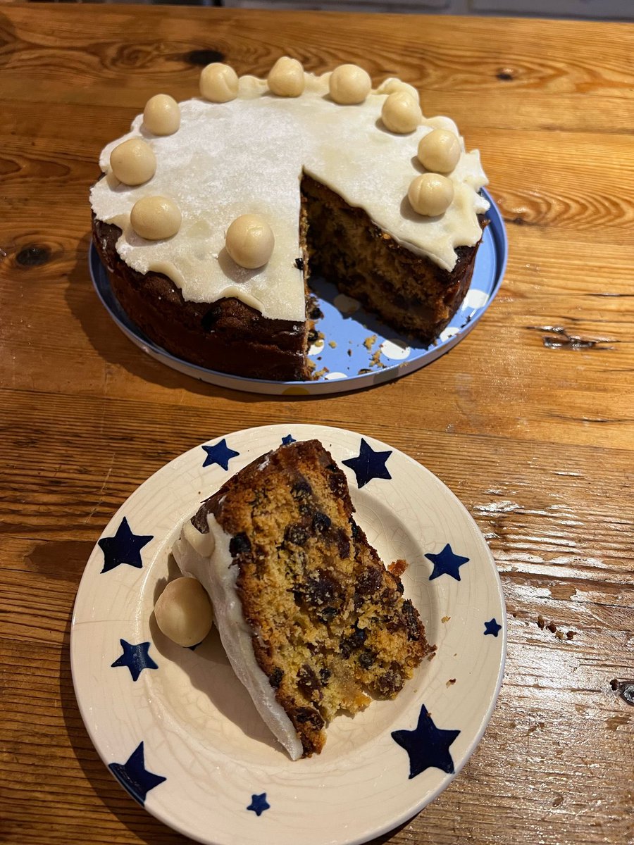 DigChrisMyers's tweet photo. #SimnelCake made wit goose eggs ๐ฅ ๐
#HappyEaster everyone https://t.co/w3xqQKFhW0