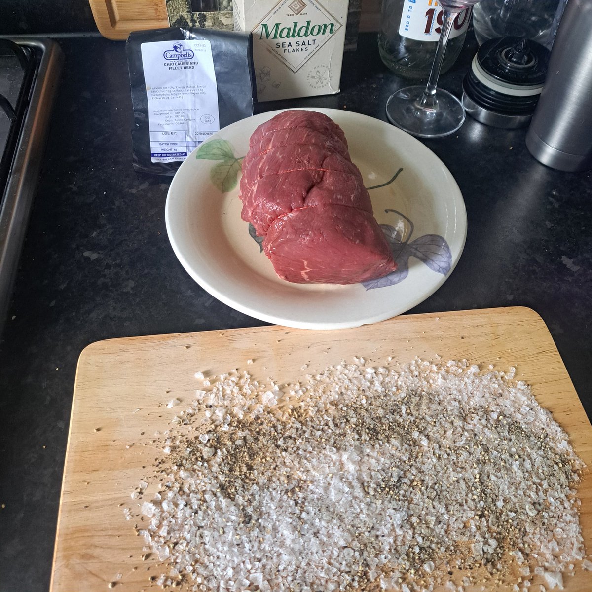 wolveydarlopete's tweet photo. Meal 1 from my easter order, the best steak I have ever cooked. Chateaubriand from @campbellsonline served with roasted root vegetables with garlic and thyme and a #jamesmartim red wine gravy recipe.
#cookwiththefinest https://t.co/eDipFXsSW8