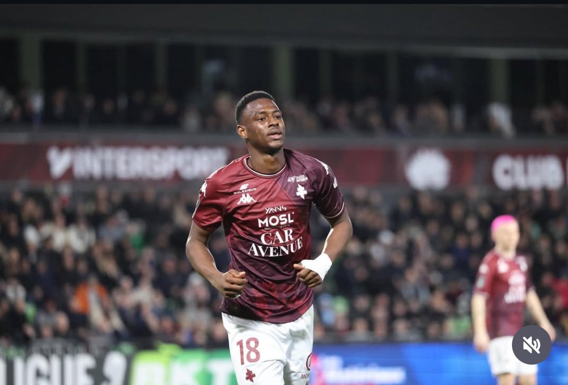 AichouWaly's tweet photo. Le FC Metz accroché à domicile par le Red Star (2-2), rate une belle occasion de valider la montée directe en Ligue 1.
Malgré un but d’Idrissa Guéye, les Grenats devront encore patienter.
3 matchs restants, interdiction de craquer !
#FCMetz #Ligue2 #Montée #IdrissaGuéye #Grenats https://t.co/pigW4dyfyJ