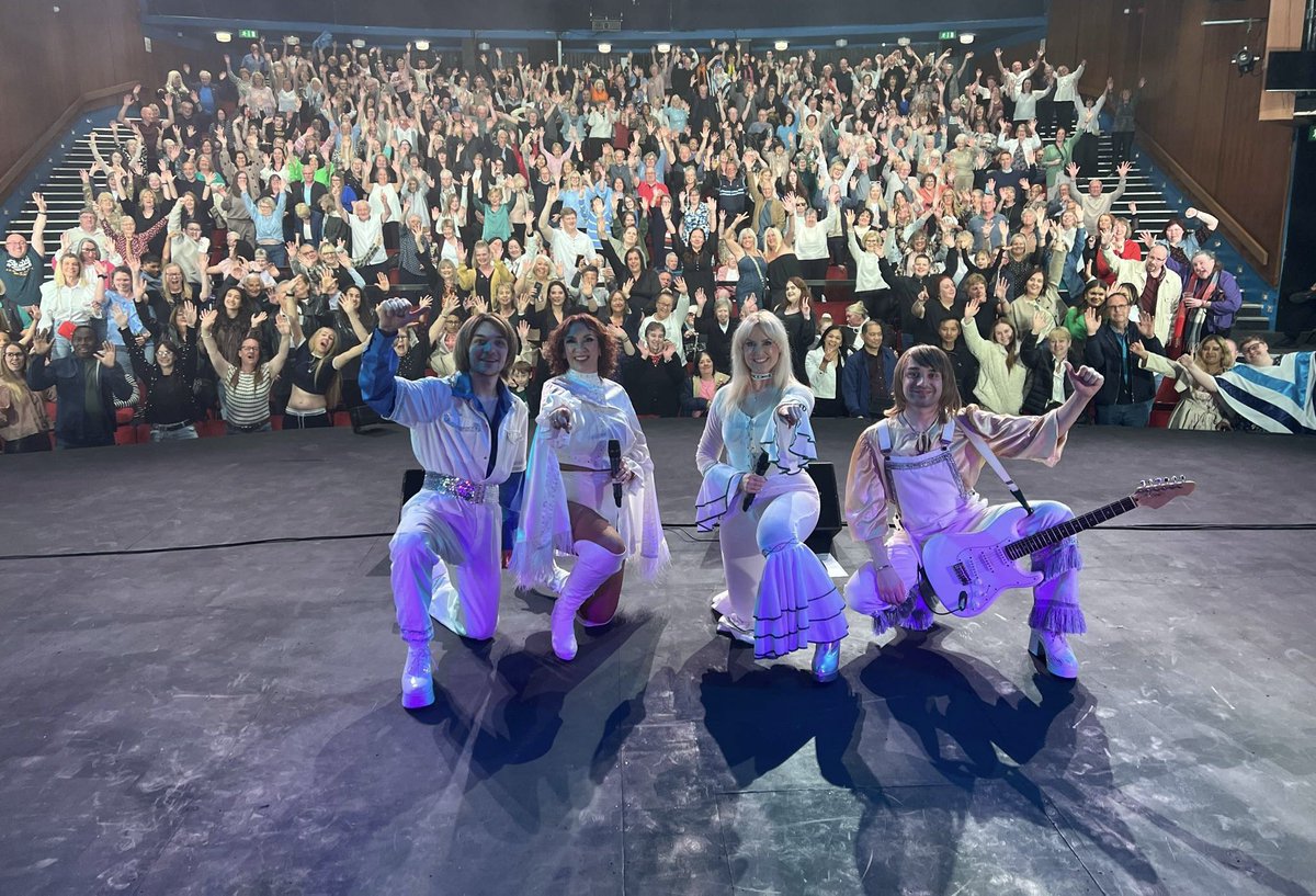 thankabbashow's tweet photo. Second of two nights at @QueensTheatreH and another awesome audience. Hope you all enjoyed the show #thankabbaforthemusic #thankabbashow #abbatribute #hornchurch https://t.co/bnXTTW02Ey