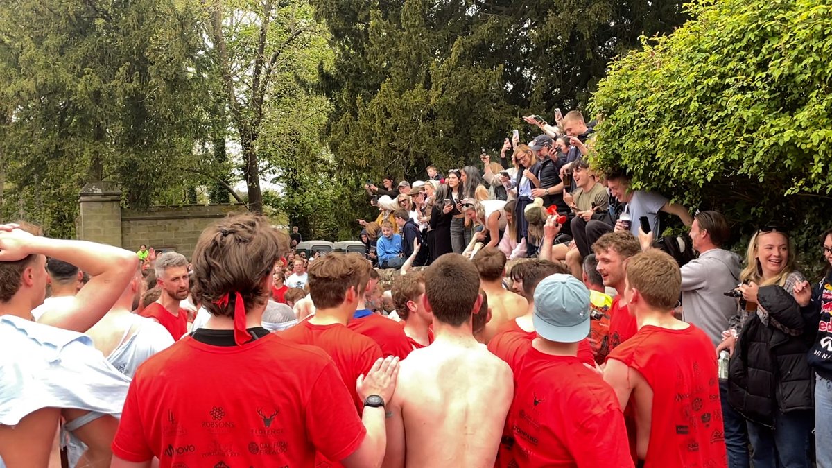 Fancy a game of 300-a-side 'real football'? There were plenty that did in an ancient Kentish village this weekend:

itv.com/news/meridian/…

<a href="/itvmeridian/">ITV News Meridian</a> #realfootball #chiddingstone
