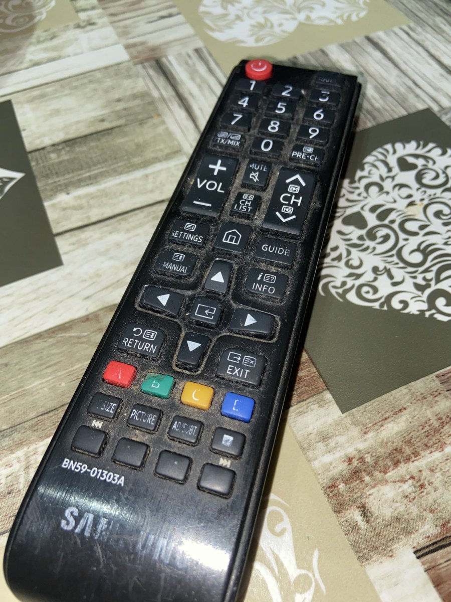 No es broma cuando digo que en mi casa no se ve la tele #mama #pelusas #tv
