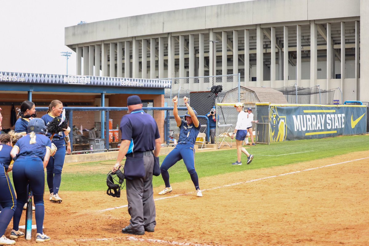 RacersSoftball's tweet photo. 𝗪𝗵𝗮𝘁, 𝗹𝗶𝗸𝗲 𝗶𝘁’𝘀 𝘀𝘂𝗽𝗽𝗼𝘀𝗲𝗱 𝘁𝗼 𝗯𝗲 𝗵𝗮𝗿𝗱? 😮‍💨

#GoRacers🏇 https://t.co/OphsgXSclO