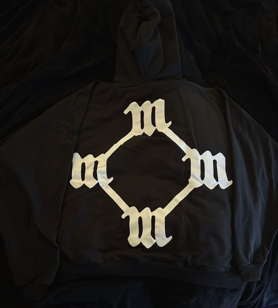 TheKanversation's tweet photo. LOVE hoodie arrived 🔥 https://t.co/QIgROyWUwA