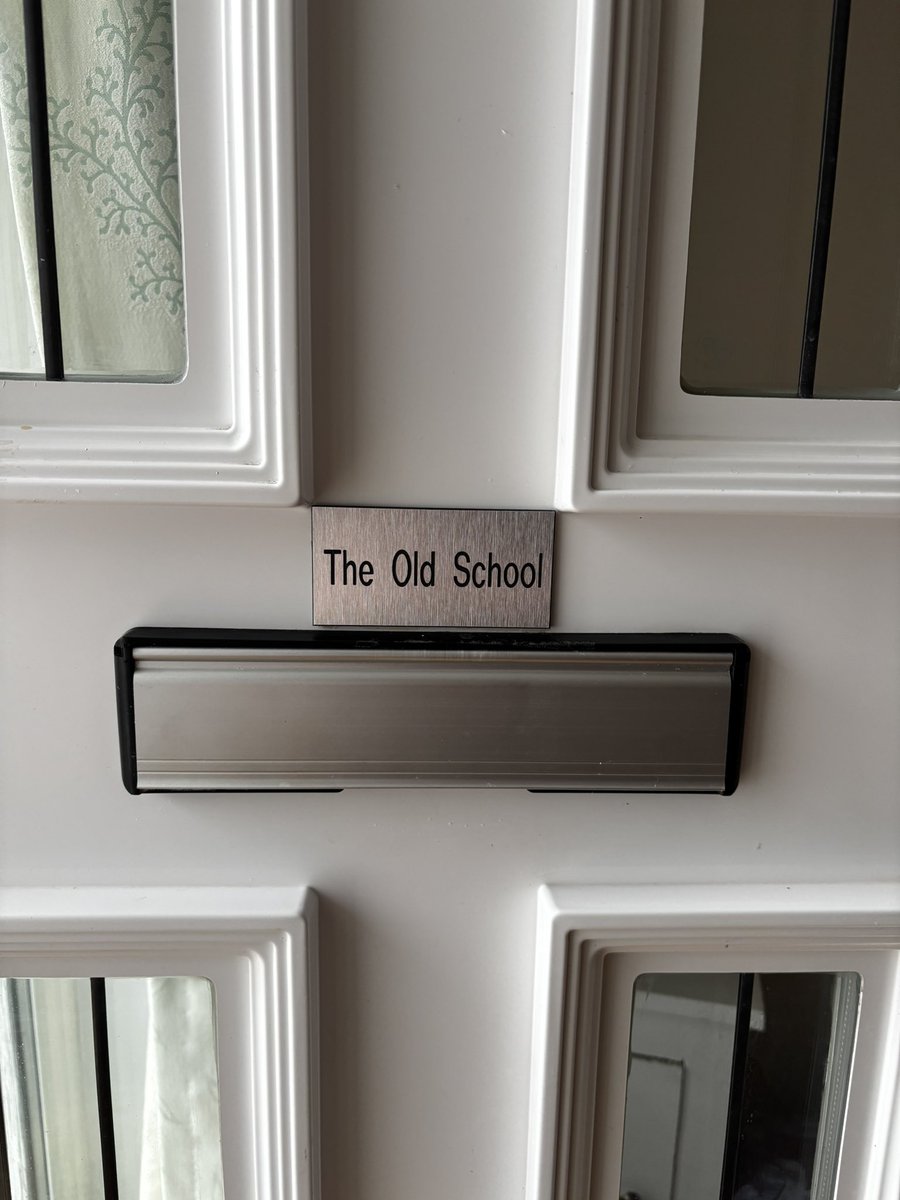 EyeintheskyGla's tweet photo. Official weโve now moved from the West End to โThe Old Schoolโ #bearsden #school #hsog #westend #pickfords #LoveStory #lovelife #change #lovinit #bearsdenathleticclub #55bc #home #family #milngavie #massimo https://t.co/9I69cF92ly