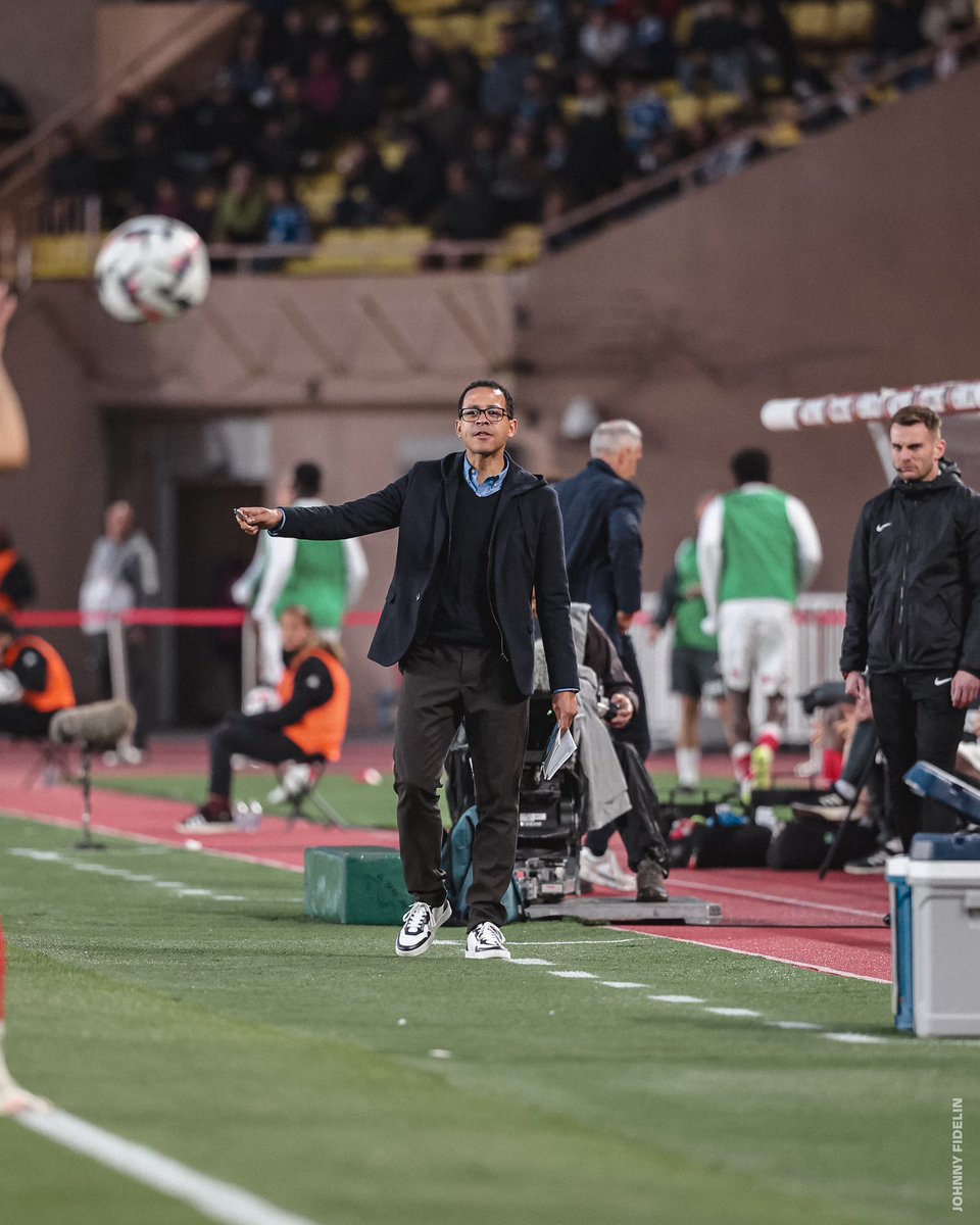 RCSA's tweet photo. 🎙️ Liam Rosenior : « J’ai vu un groupe de joueurs déçus de ne pas avoir gagné contre Monaco, ça montre le chemin qu’on a fait en si peu de temps. »
#ASMFCRCSA https://t.co/cUl0IZF8EF