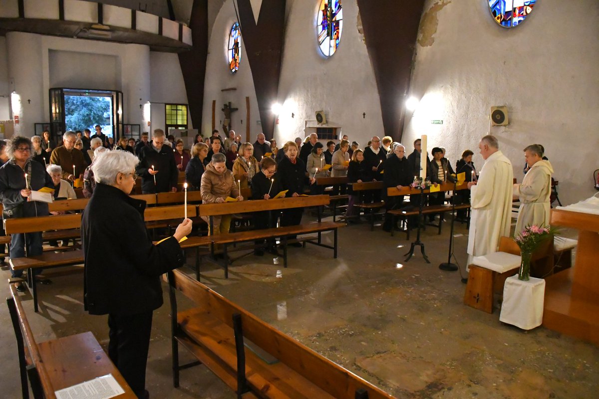sants3radio's tweet image. Com cada #SetmanaSanta, aquest vespre us hem ofert en #directe per 📻#Sants3Ràdio la tradicional missa Vetlla Pasqual de la Parròquia de @SantMedir del barri de la Bordeta.⛪️

#BonaPasqua santsencs i santsenques!

Podeu recuperar la retransmissió👇
🔊open.spotify.com/episode/53q8uf…
