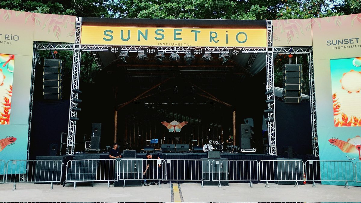 donniedarko73's tweet photo. festival sunset rio instrumental: trio madeira brasil &amp; ivan lins / mestrinho &amp; mariana aydar @ parque garota de ipanema 

#triomadeirabrasil #zépaulobecker #ivanlins #mestrinho #marianaaydar #sunsetrioinstrumental #festival
#parquegarotadeipanema #arpoador #riodejaneiro https://t.co/cMYrMM8wkN