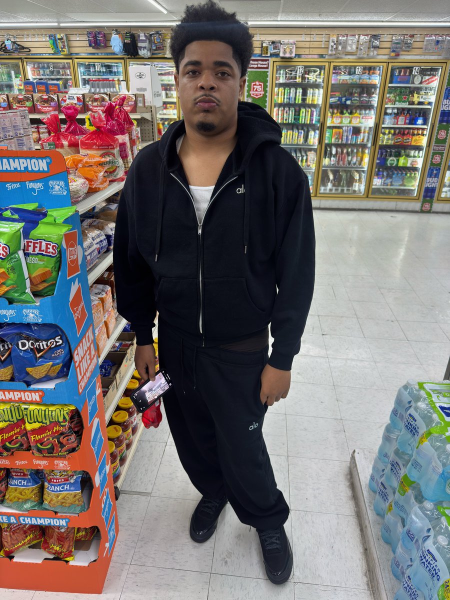 deefbg1's tweet photo. If I could make the whole world be real I would, but I can’t #freedabros #FM⭐️ https://t.co/nweMSrJ69d