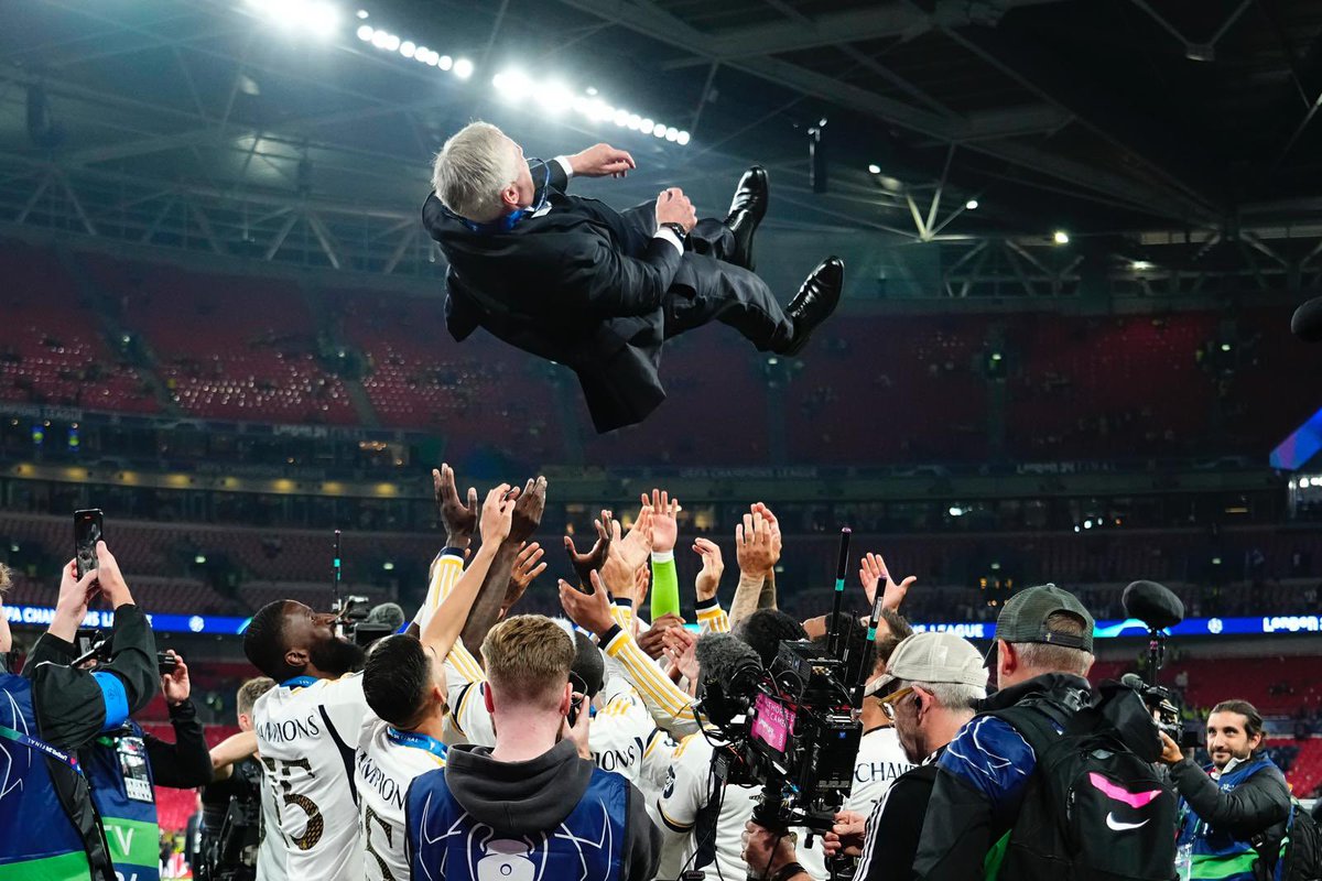 vini_ball's tweet photo. The way some Madridistas talk about Ancelotti disgusts me. It's time for a change but the hate and disrespect towards him are too much.

There isn't a single manager in the world who would've won as much as he did over the last 4 years with the same resources. Forever a legend 🐐 https://t.co/vGmBMPg4tW