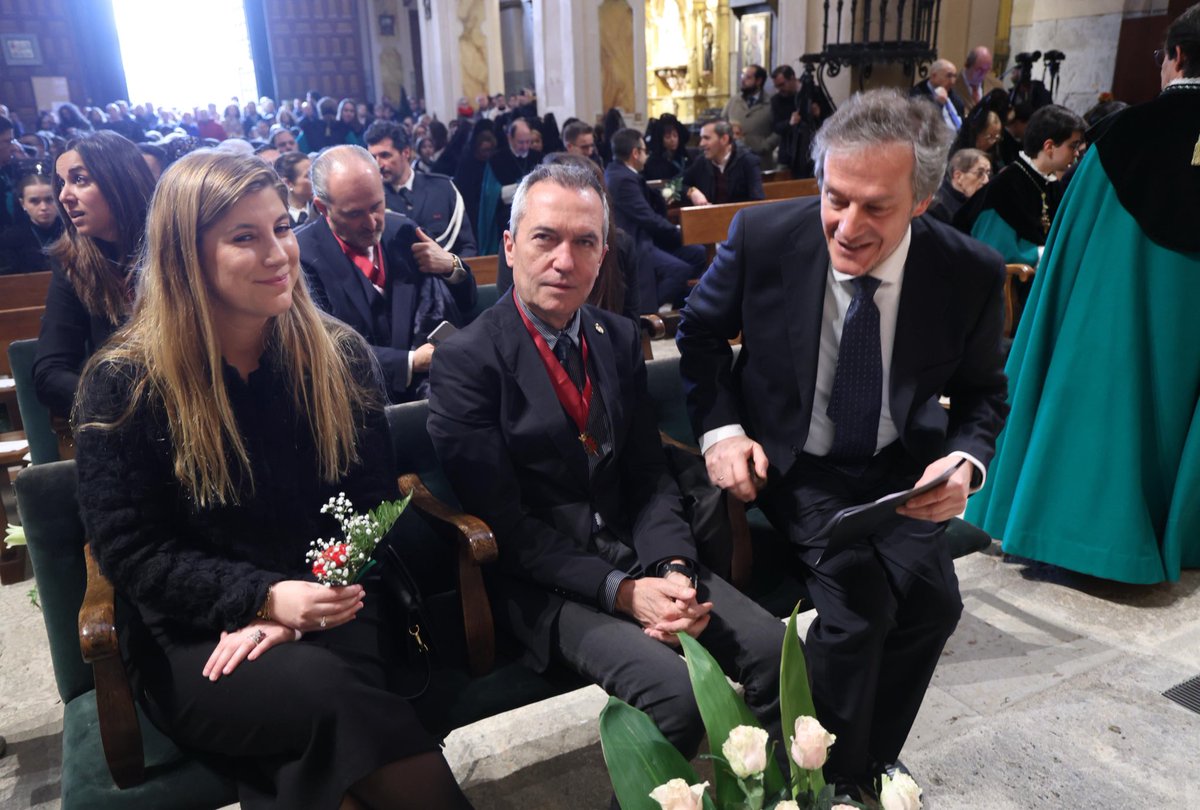 Ayto. de Valladolid (@ayuntamientovll) on Twitter photo ✝️ #SabadoSanto | Acto del Ofrecimiento de los Dolores de Valladolid a la Virgen de la <a href="/SantaVeraCruz/">Santa Vera Cruz</a>.
Por parte del <a href="/AyuntamientoVLL/">Ayto. de Valladolid</a> realiza la ofrenda el concejal de Urbanismo y Vivienda, <a href="/jizarandona/">Nacho Zarandona</a>.
<a href="/Ohara911/">Blanca JC</a>
<a href="/CuadradoToqVOX/">Alberto Cuadrado Toquero</a>
<a href="/raquelalonsoher/">Raquel Alonso</a>
#SemanaSantaVLL2025 ✝️ #SabadoSanto | Acto del Ofrecimiento de los Dolores de Valladolid a la Virgen de la <a href="/SantaVeraCruz/">Santa Vera Cruz</a>.
Por parte del <a href="/AyuntamientoVLL/">Ayto. de Valladolid</a> realiza la ofrenda el concejal de Urbanismo y Vivienda, <a href="/jizarandona/">Nacho Zarandona</a>.
<a href="/Ohara911/">Blanca JC</a>
<a href="/CuadradoToqVOX/">Alberto Cuadrado Toquero</a>
<a href="/raquelalonsoher/">Raquel Alonso</a>
#SemanaSantaVLL2025