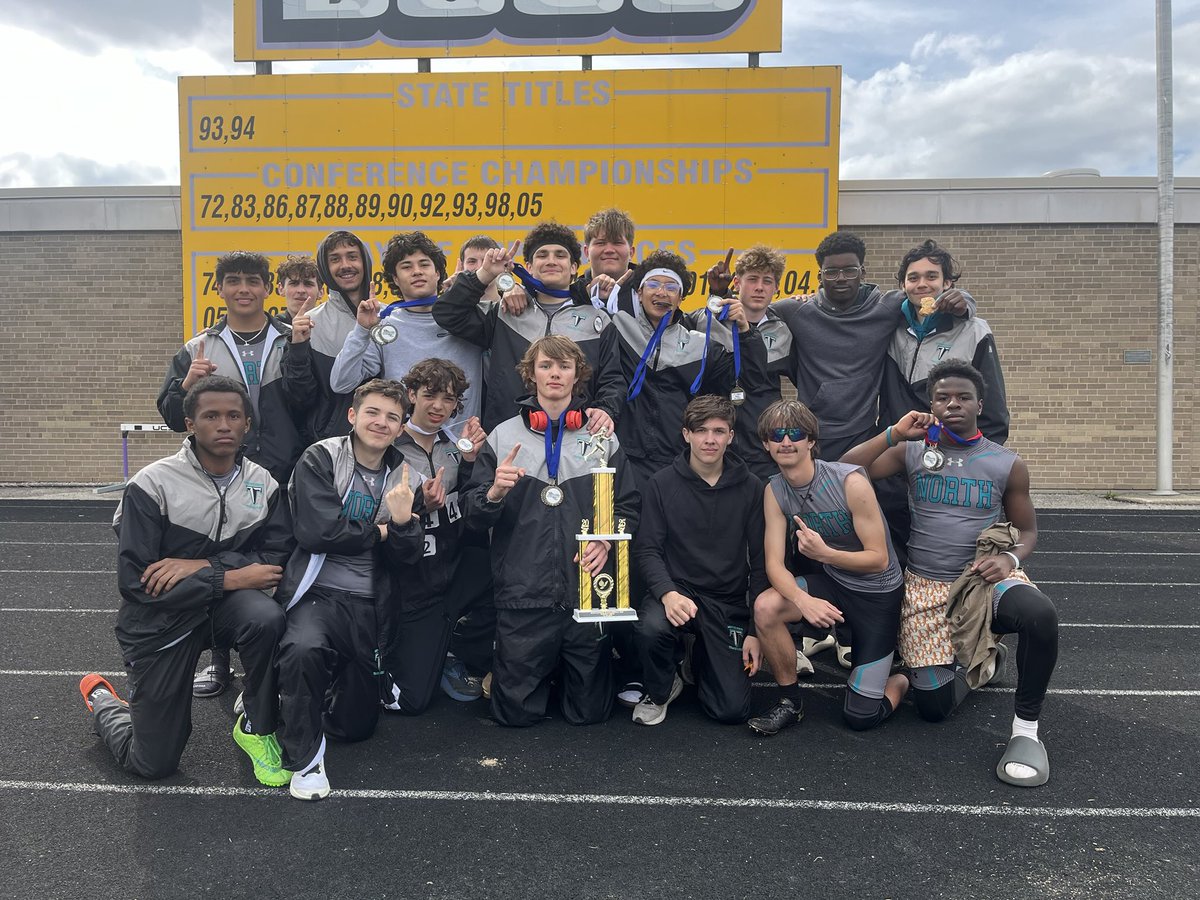 thunder_t_f's tweet photo. Back to Back Belvidere Invitational Champions. https://t.co/wOGDw466xz