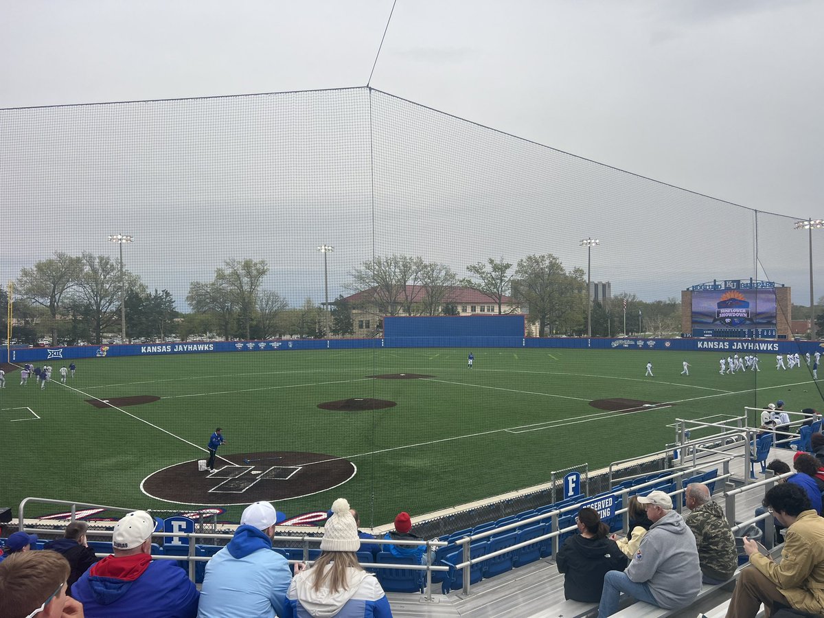 EricPeterson713's tweet image. 📍At the hog. 

#AlumniWeekend #RockChalk
