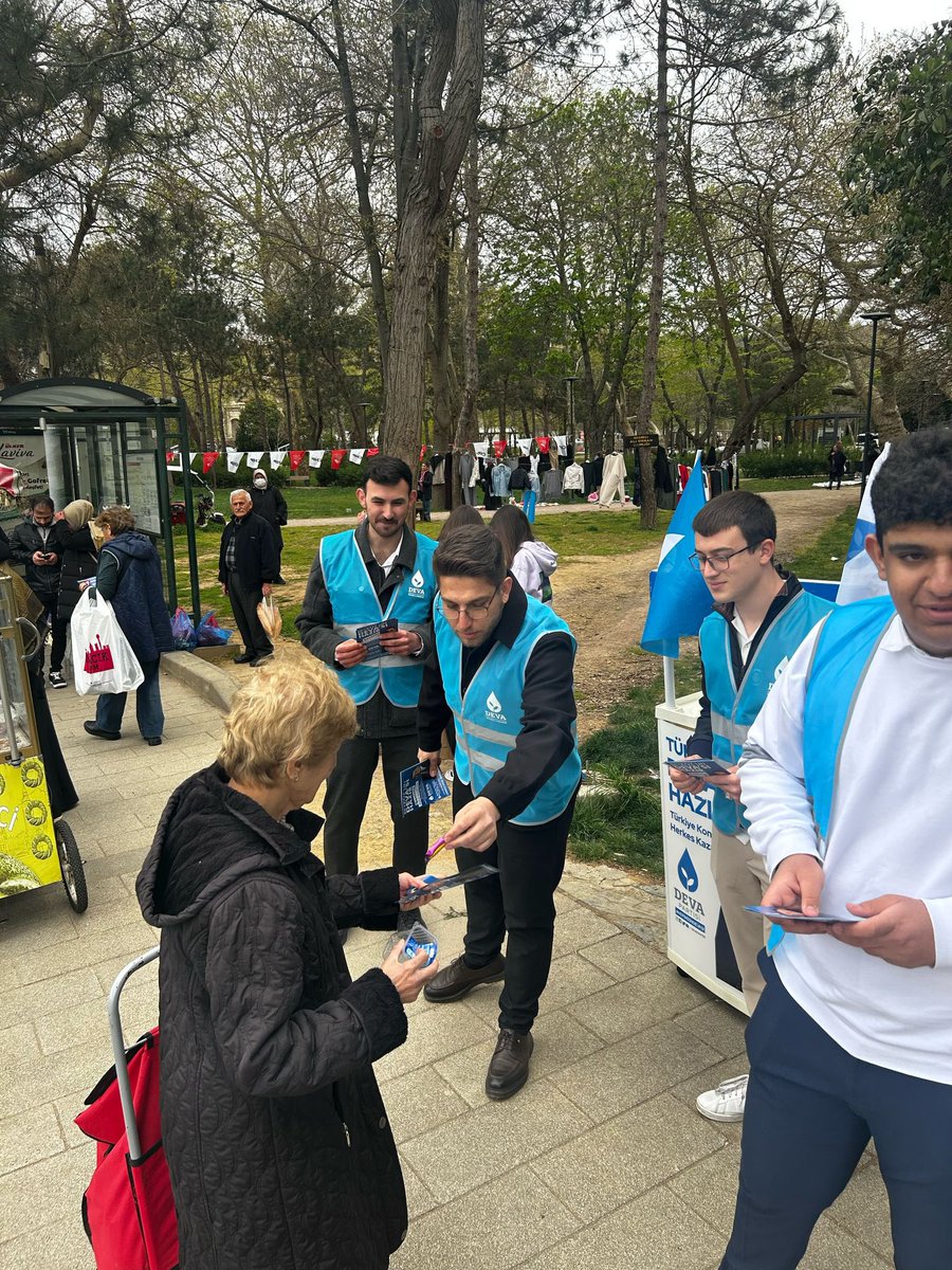 gencdevagm's tweet photo. İstanbul Genç DEVA bugün sahadaydı!

Genel Merkez Tanıtım ve Medya Başkanımız Büşra Sakınmaz’ın da katıldığı programımız pazar ziyaretiyle son buldu.

@av_msbasaran 
#maviyelekliler https://t.co/cn58qQV2Vg