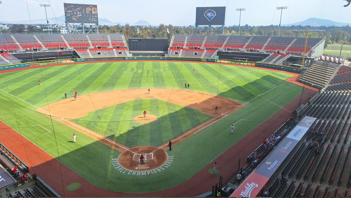 YiniGaLo's tweet photo. #LaAntesalaDelInfiernoDTV preparándonos para el 3er juego de la serie vs leones https://t.co/dyNmBhEXbZ