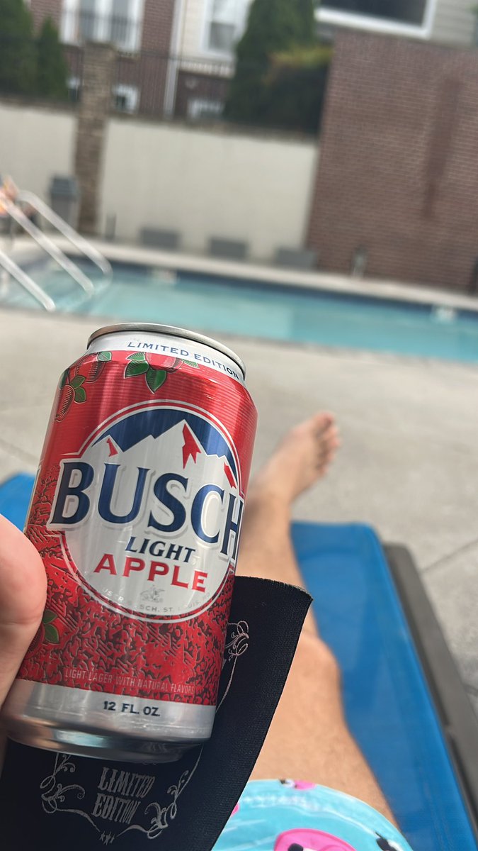 Mjhazespledges's tweet photo. You wish you had a case. White boy summer officially started #ripmj #dord https://t.co/1EptEt9iqG