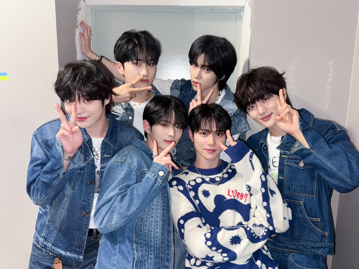 LUN8_official's tweet photo. [📸] 250419 THE BEGINNING: LUN8 SHOW[K]ASE TOUR in WARSAW 

첫 유럽 투어 바르샤바에서의 공연을
함께해 준 모든 러베이트 감사합니다🤍

열심히 준비한 루네이트의 무대는 아직 더 남았으니
남은 공연도 많은 기대 부탁드립니다 ٩(๑•̀o•́๑)و 

#루네이트 #LUN8 
#LUN8_TheBeginning #The_Beginning