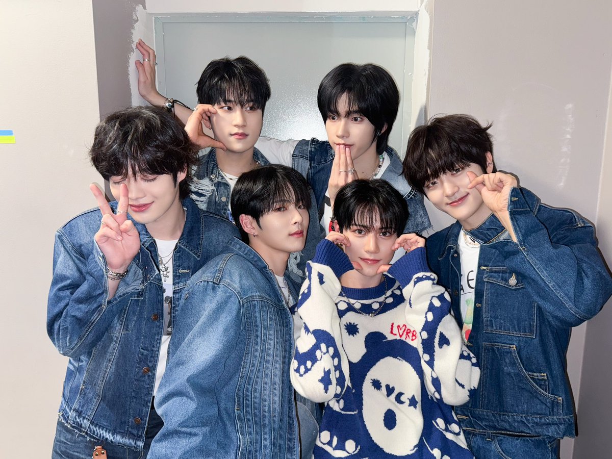 LUN8_official's tweet photo. [📸] 250419 THE BEGINNING: LUN8 SHOW[K]ASE TOUR in WARSAW 

첫 유럽 투어 바르샤바에서의 공연을
함께해 준 모든 러베이트 감사합니다🤍

열심히 준비한 루네이트의 무대는 아직 더 남았으니
남은 공연도 많은 기대 부탁드립니다 ٩(๑•̀o•́๑)و 

#루네이트 #LUN8 
#LUN8_TheBeginning #The_Beginning