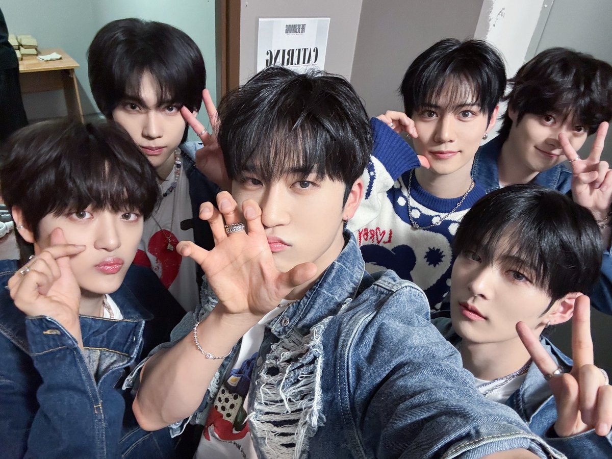 LUN8_official's tweet photo. [📸] 250419 THE BEGINNING: LUN8 SHOW[K]ASE TOUR in WARSAW 

첫 유럽 투어 바르샤바에서의 공연을
함께해 준 모든 러베이트 감사합니다🤍

열심히 준비한 루네이트의 무대는 아직 더 남았으니
남은 공연도 많은 기대 부탁드립니다 ٩(๑•̀o•́๑)و 

#루네이트 #LUN8 
#LUN8_TheBeginning #The_Beginning