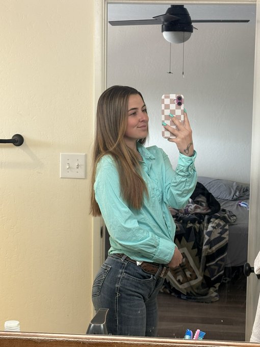 Megan - Posted some spicy pics and some pics and vids at the show ground 😉 https://t.co/vNWXFPRcyP