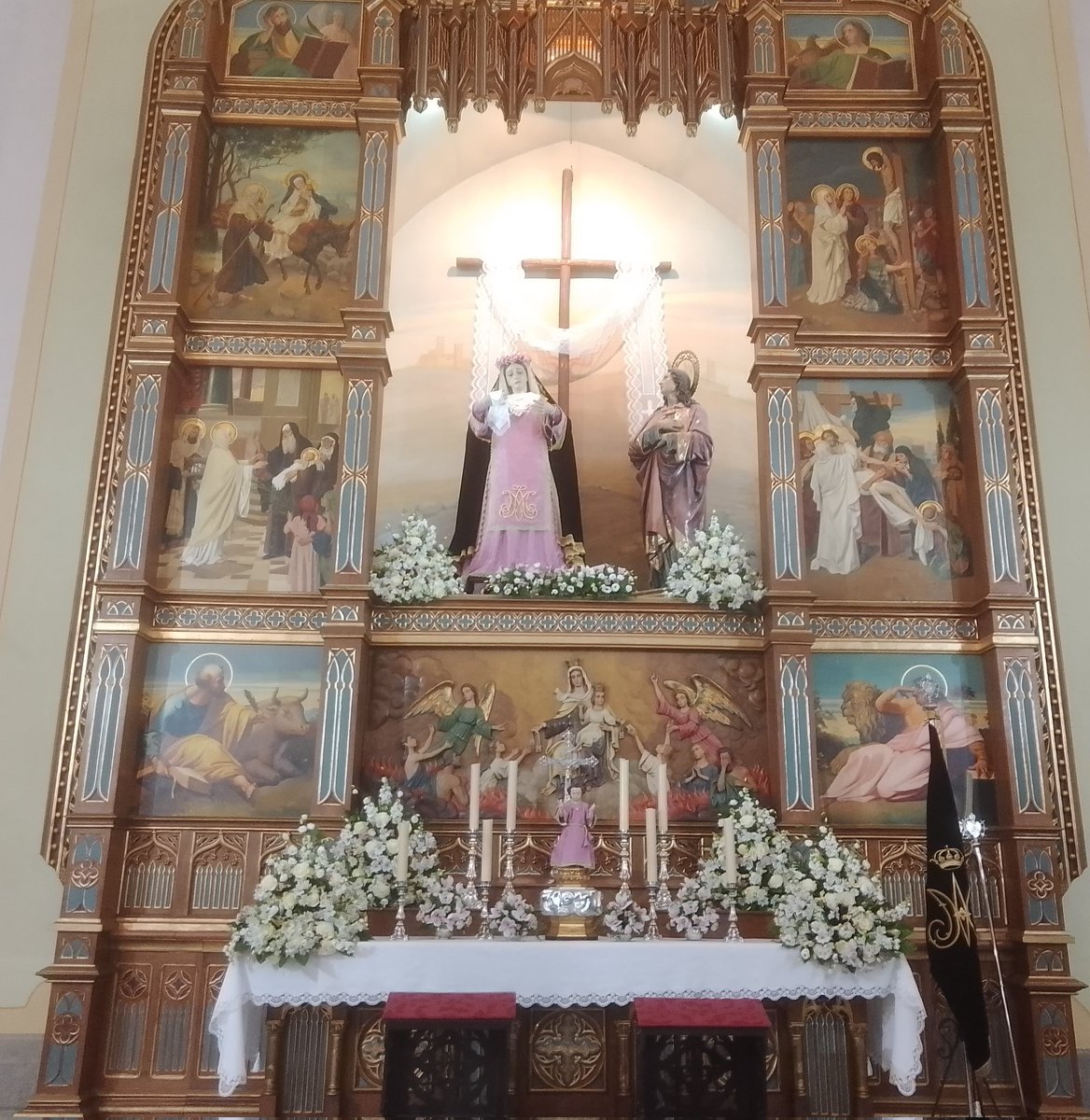 ¡Feliz Pascua de Resurrección! María Santísima de Los Dolores ya se encuentra en el camarín de su retablo vestida de Pascua y coronada de flores. <a href="/ccyhhpozoblanco/">CCyHH de Pozoblanco</a> #Pozoblanco <a href="/AytoPozoblanco/">Ayto. Pozoblanco</a> <a href="/CultuPozoblanco/">Cultura Pozoblanco</a> <a href="/turismopozoblan/">Turismo Pozoblanco</a> #Servitas